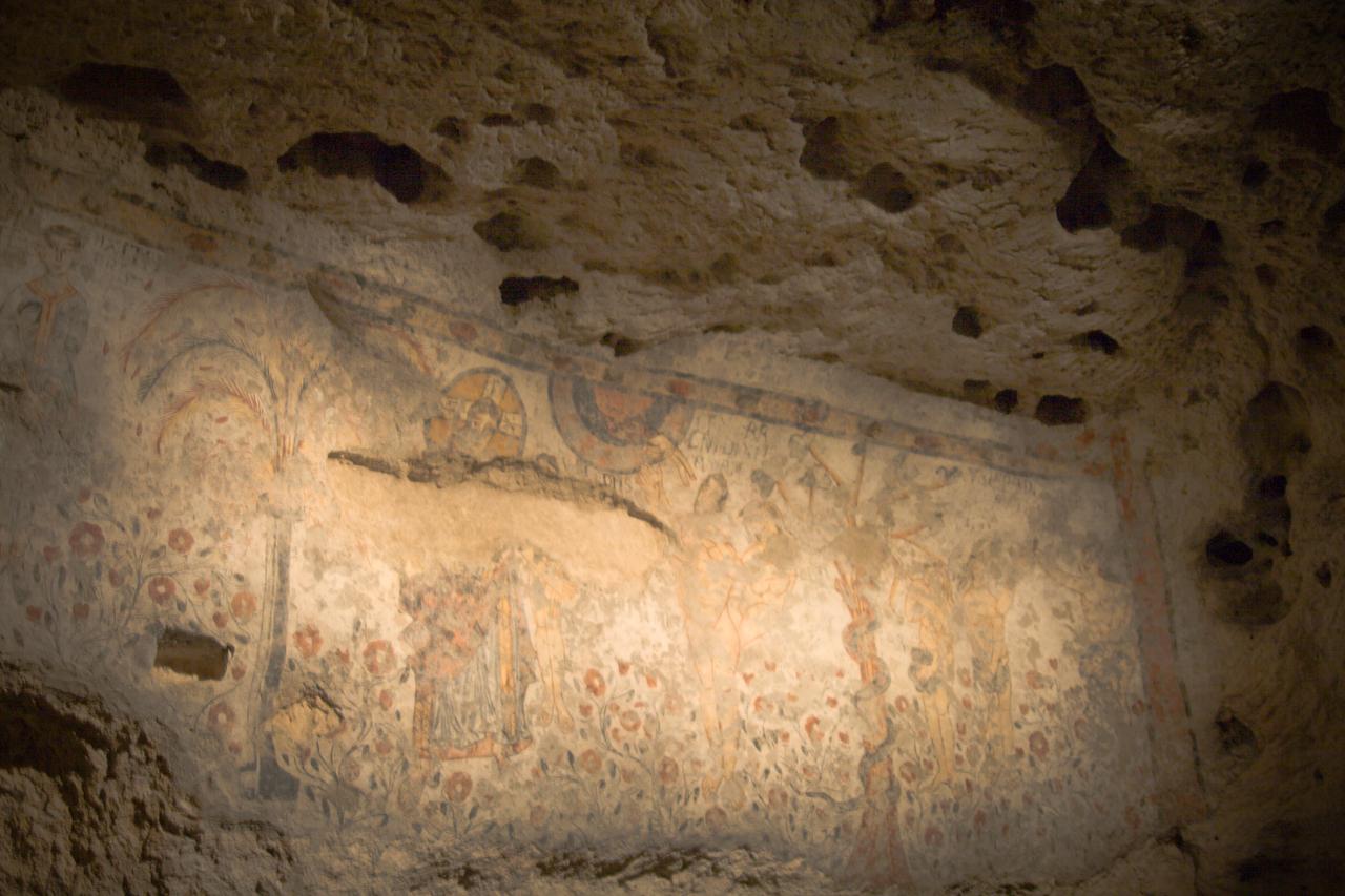 Gli affreschi della Genesi sulla parete della Cripta del Peccato Originale, a Matera