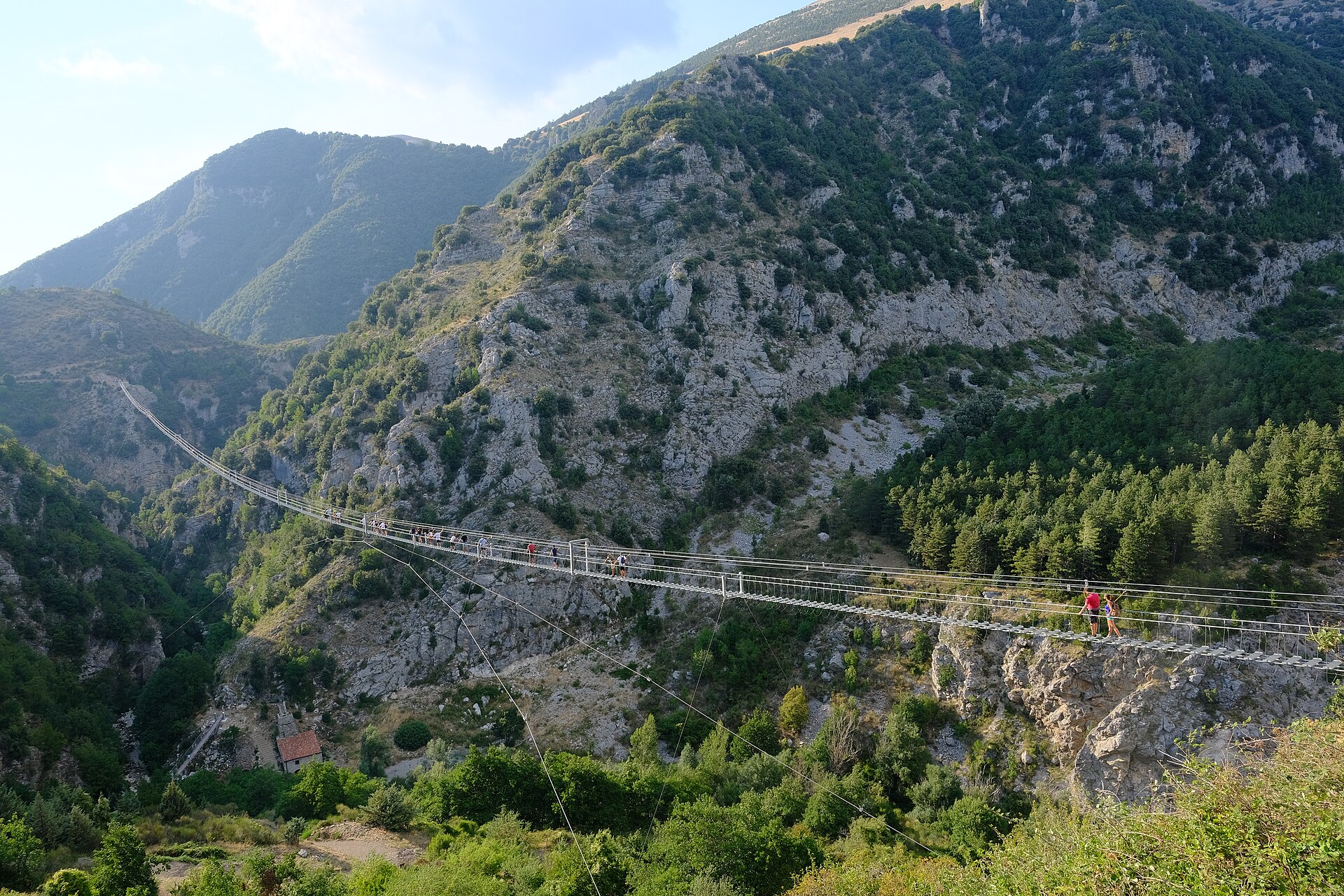Il ponte tibetano di Castelsaraceno, nel Parco Nazionale del Pollino