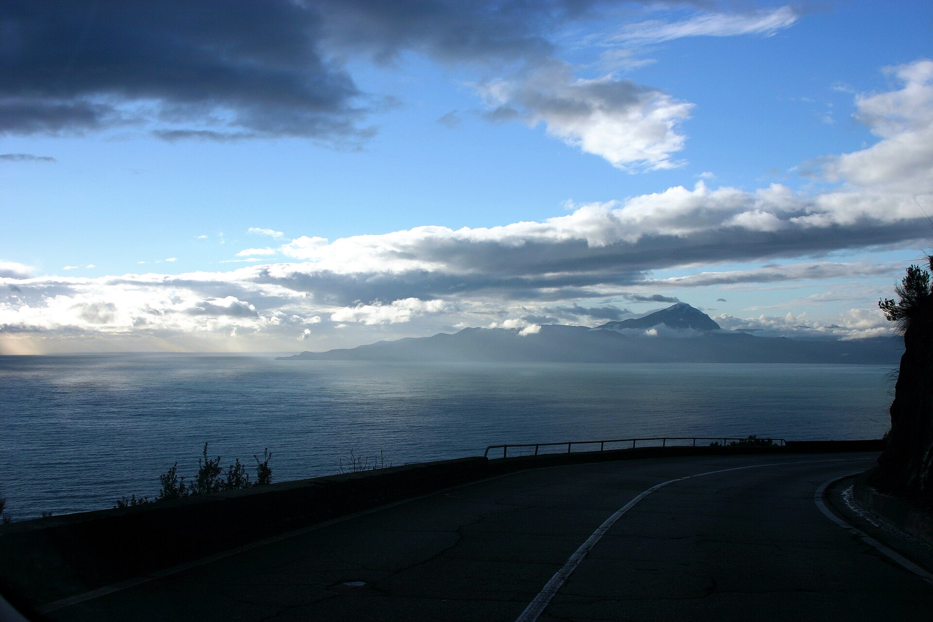 La strada costiera di Maratea, tra mare e cielo